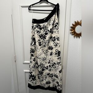 Abercrombie & Fitch Black and White Asymmetrical Maxi Skirt